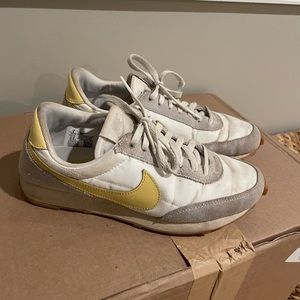 Nike waffle size 8